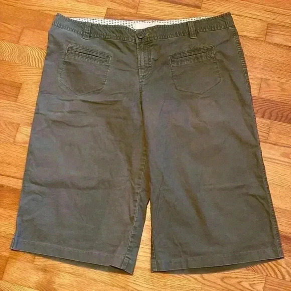 Old Navy Army Green Culotte Shorts in Size 18.  Lagenlook Style. - Picture 1 of 13